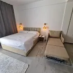 アパート Arta'S Beach Apartments ドゥラス